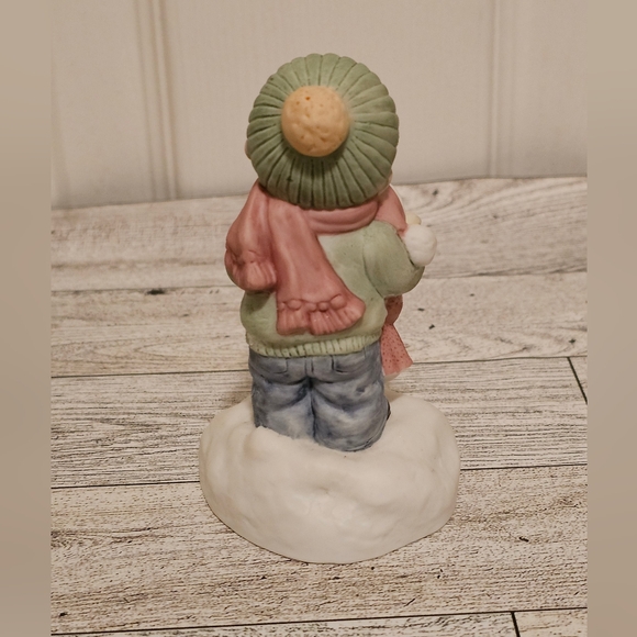 Vintage 1985 Avon Joy to the World Handpainted Porcelain Music Box Carolers - Picture 4 of 9